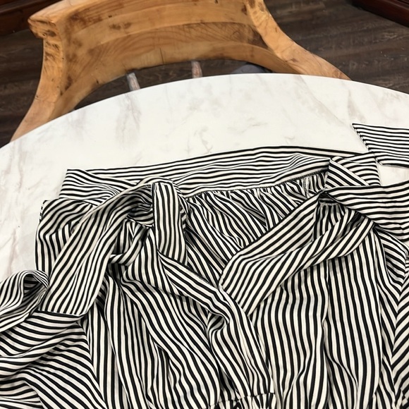 Olivaceous Ballon Sleeve Top - Picture 2 of 4